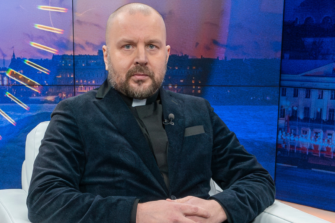 Pappi Pauli Selkee: ”Kirkon tulisi pysyä Raamatun opetuksissa”
