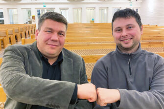Kolmen maan kansalainen