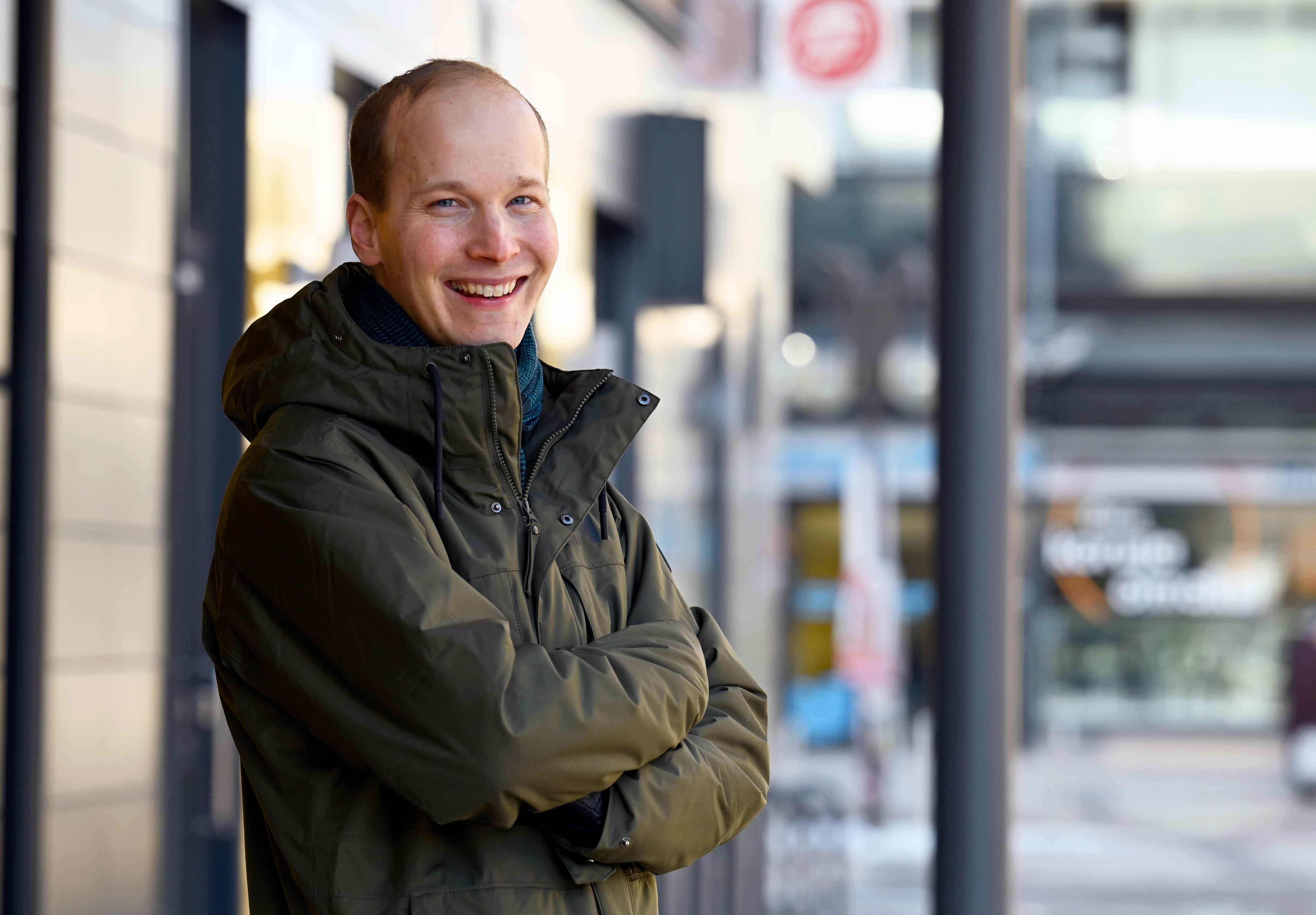 Miika Riikonen Kylväjän uusi verkostojohtaja Miika Korppi tarkkailee Jeesuksen kanssa ...