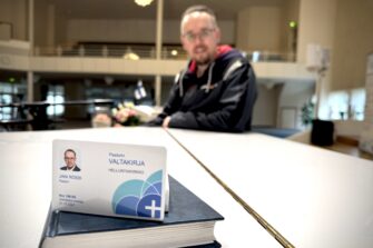 Helluntaikirkon työntekijän valtakirjoja on kentällä jo puolisen tuhatta, vihkioikeuksien haltijoitakin noin 240