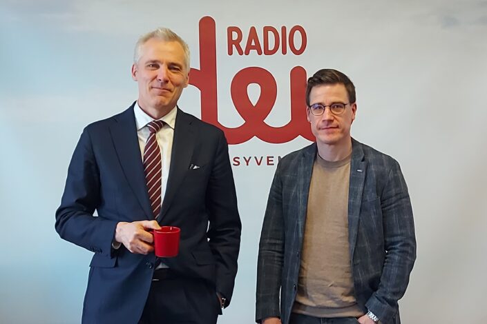 RKP:n Anders Adlercreutz ja Perussuomalaisten Pekka Aittakumpu Radio Dein studiossa.