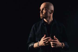Muisto tästä biisistä herkisti Juha Tapion kyyneliin Radio Dein aamulähetyksessä