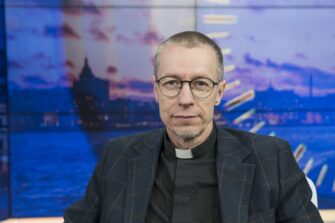Lähetysjohtaja Ville Auvinen samaa sukupuolta olevien vihkimisestä: ”Tunnetason argumenteilla ei voi kumota sitä, mitä Jumala sanoo Raamatussa”