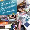 Kuvakollaasi, jossa askartelua Raamatun parissa