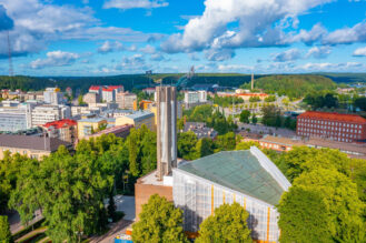 Ilmakuva Lahden kaupungista, etualalla Ristinkirkko.