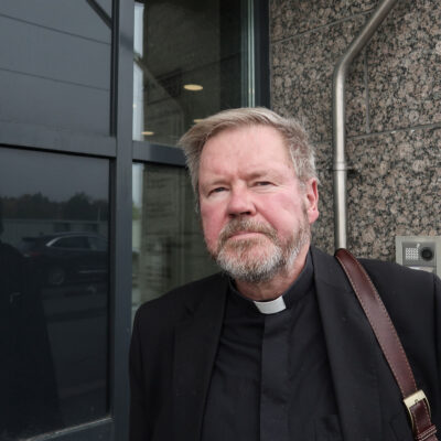 Somejulkaisujensa vuoksi varoituksen saanut Antti Kruus: ”Vetoan siihen, että papilla on oikeus puhua asioista”