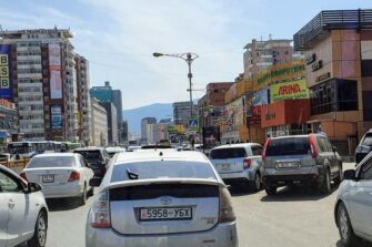 Liikenneruuhkassa Mongolian pääkaupungissa Ulaanbaatarissa.