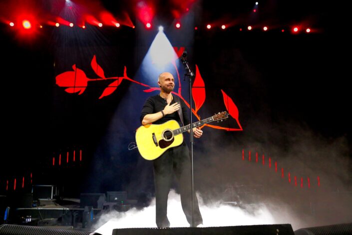 Juha Tapio päätti konsertillaan 40. Maata Näkyvissä -festarit sunnuntaina iltapäivällä. Kuva: Samuel Saarisalo