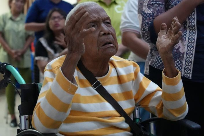 Lepraa sairastava mies ylistää Jumalaa.