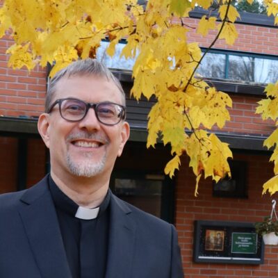 Vuosaaren kirkkoherra ei luovuta ”Evankeliumi maailmalle kahdeksan järjestön kanssa”