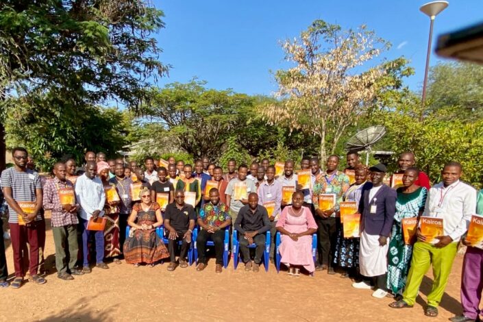 raamattukoululaisia tansaniassa ulkona