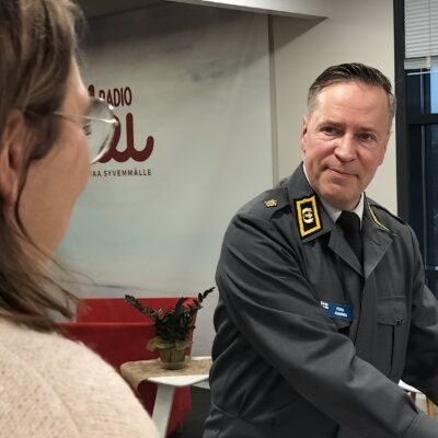 Suomalaispappeja koulutetaan kaatuvien sotilaiden hautaamisen varalta