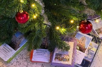 Joulukuusi houkuttelee israelilaisia Immanuel-kirkossa