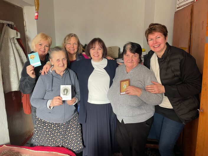 Suomen ja Puolan Marttyyrien Äänen työntekijät tapasivat Ludmilan, Natalian ja Valentinan Ukrainassa 