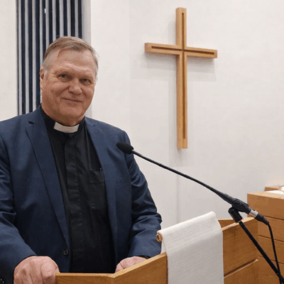 Vankilapastorista profetioiden tulkitsijaksi – Jouko Koistinen ja iankaikkisuuden mittapuu