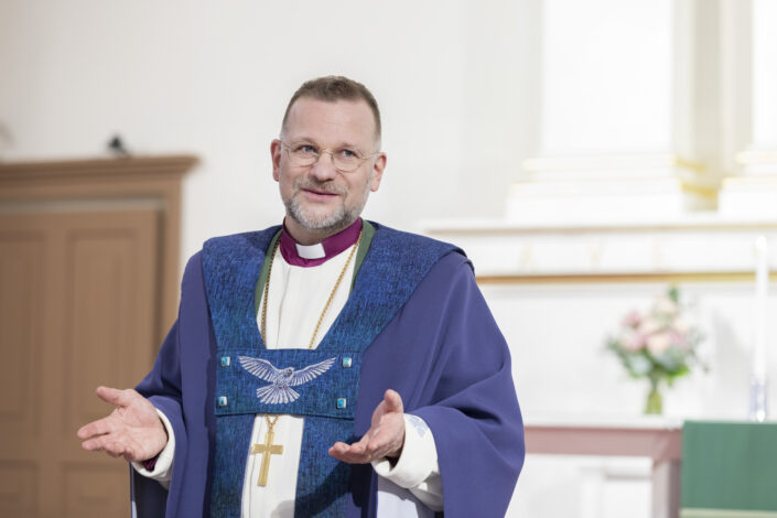 Piispa Jari Jolkkonen.