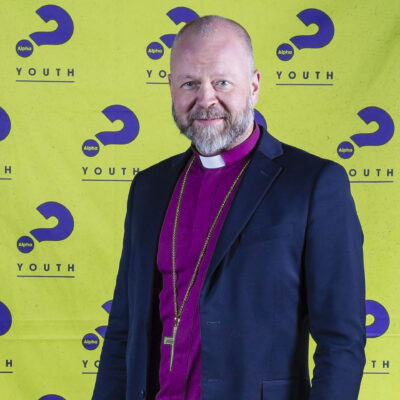 Piispa Teemu Laajasalo Alfan juhlassa: Alfassa ihminen kohdataan niin, että kanava aukeaa