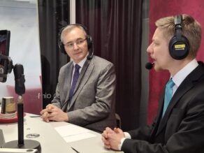 Imaami Ramil Belyaev ja Open Doors Finlandin ulkosuhteiden johtaja Miika Auvinen Radio Dein studiossa.