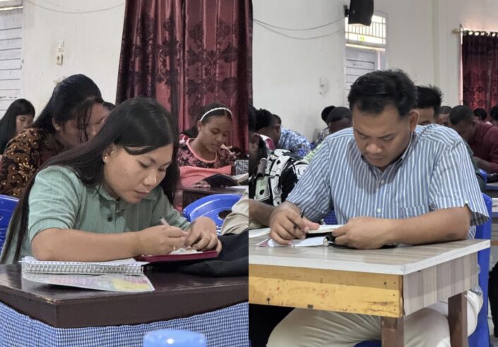 Etulinjan koulun oppilaita opiskelemassa luokkatilassa. 