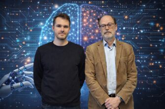 Viikon debatin keskustelijat Perttu Pölönen ja Tuomo Alasoini. Keskustelijoiden taustalla tekoälyn luomaa futuristista kuvitusta.