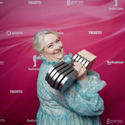 Radio Dein perustajalle Kirsi Rostamolle Hall of Fame -tunnustus Radiogaalassa