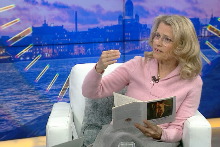 Päivi Räsänen lukee pamfletistaan otteita