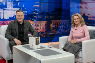 Ajassa ohjelman studiossa Jori Asikainen ja Päivä Räsänen