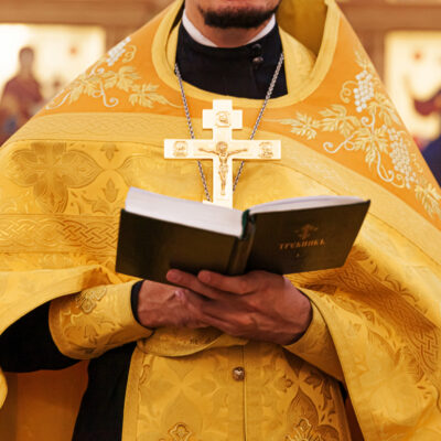 Nuoret amerikkalaismiehet hakevat ortodoksikirkosta vahvistusta maskuliiniselle maailmankuvalle – ilmiöön liittyy huolestuttavia piirteitä