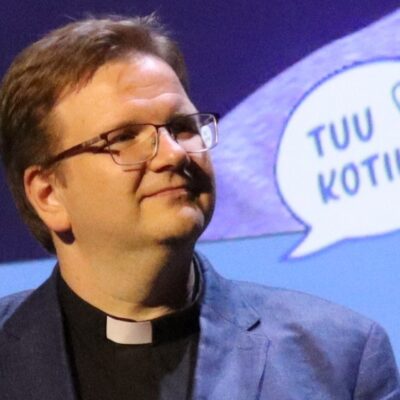 KRS:n toiminnanjohtaja Kalle Virta: ”Keski-ikäiset suomalaiskristityt suorastaan kiusaantuvat siitä, miten avoimesti nykynuoret keskustelevat uskosta”