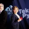 Petter Kavonius ja Saara Makkonen juontavat Teko Pyhä -podcastia.