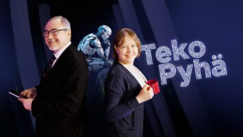 Petter Kavonius ja Saara Makkonen juontavat Teko Pyhä -podcastia.