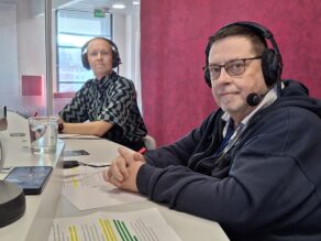 Liisa Odiah ja Daniel Weintraub Radio Dein studiossa.
