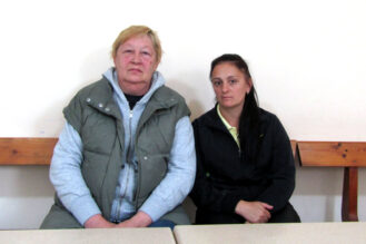 Ukrainan pakolaiset Lilian ja Natali ovat löytäneet kotiseurakunnan ja tuen Comratista. Kuva: Esko Mäki-Soini