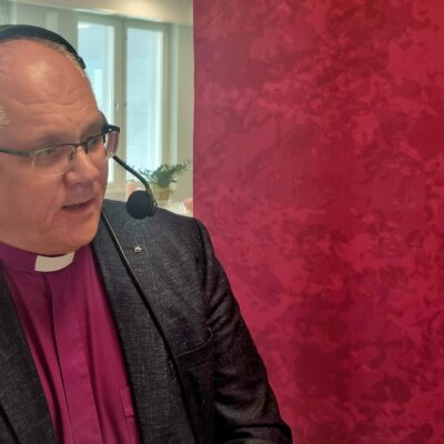 Porvoon piispa Bo-Göran Åstrandin mukaan Pohjanmaalla on todellista liikehdintää ulos kirkosta