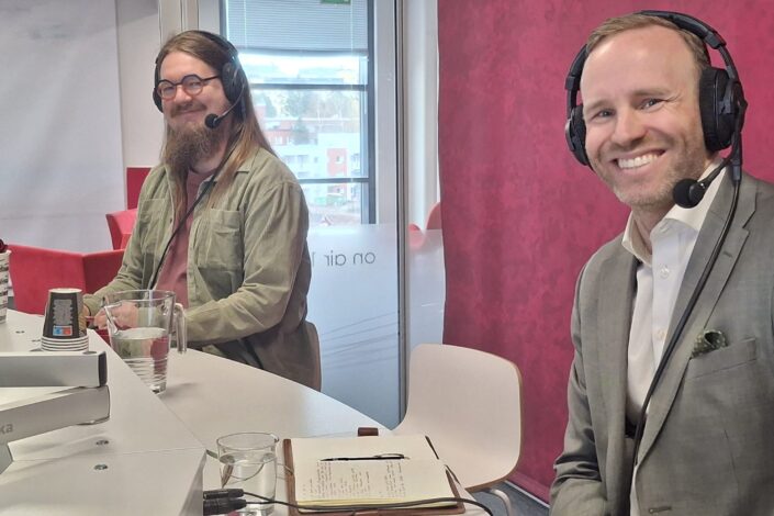 Konsta Happonen ja Mika Poutala Radio Dein studiossa.