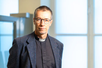 Kuvassa on Sleyn lähetysjohtaja Ville Auvinen. Kuva: Martti Pyykönen