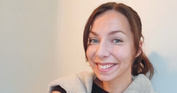 Kuvassa on Milka Ikäläinen, joka työskentelee Sleyn nuorisotyön koordinaattorina. Kuva: Milka Ikäläisen albumi