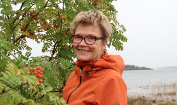Suvi Lehtimäki pohtii vainottujen kristittyjen auttamiseen paikallisseurakunnassa liittyviä kysymyksiä.
