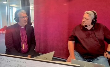 Piispan kyselytunti Radio Dein studiolla Matti Salomäki Juha Vähäsarja